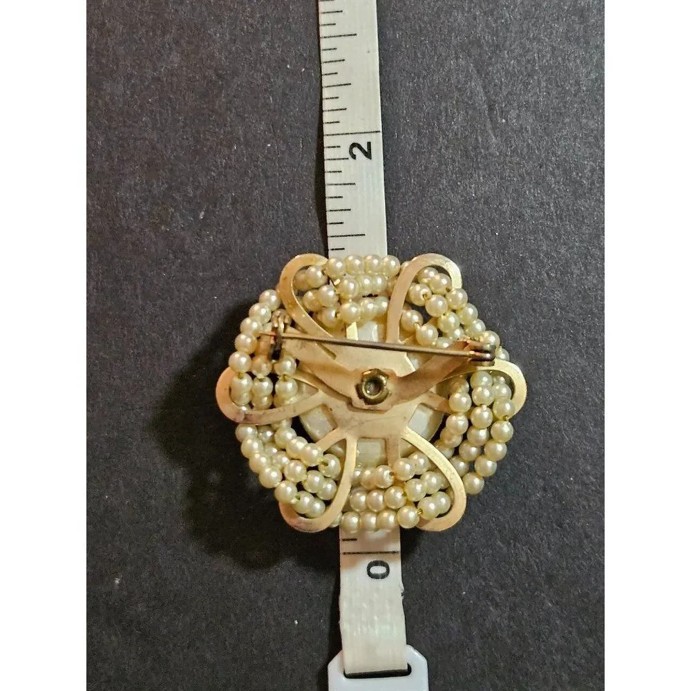 Gold tone vintage faux pearl brooch round
